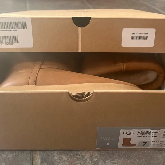 Ugg Women's Chestnut Waterproof Leather Boot Vibrant/Arctic Grip